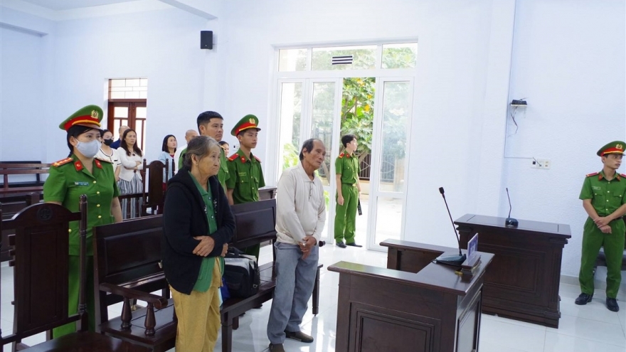 Nóng 24h: Vu khống lãnh đạo, hai vợ chồng già cùng lĩnh án tù